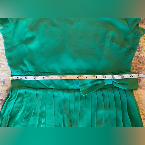 Modcloth Green pleated dress. Size M - Picture 8 of 10
